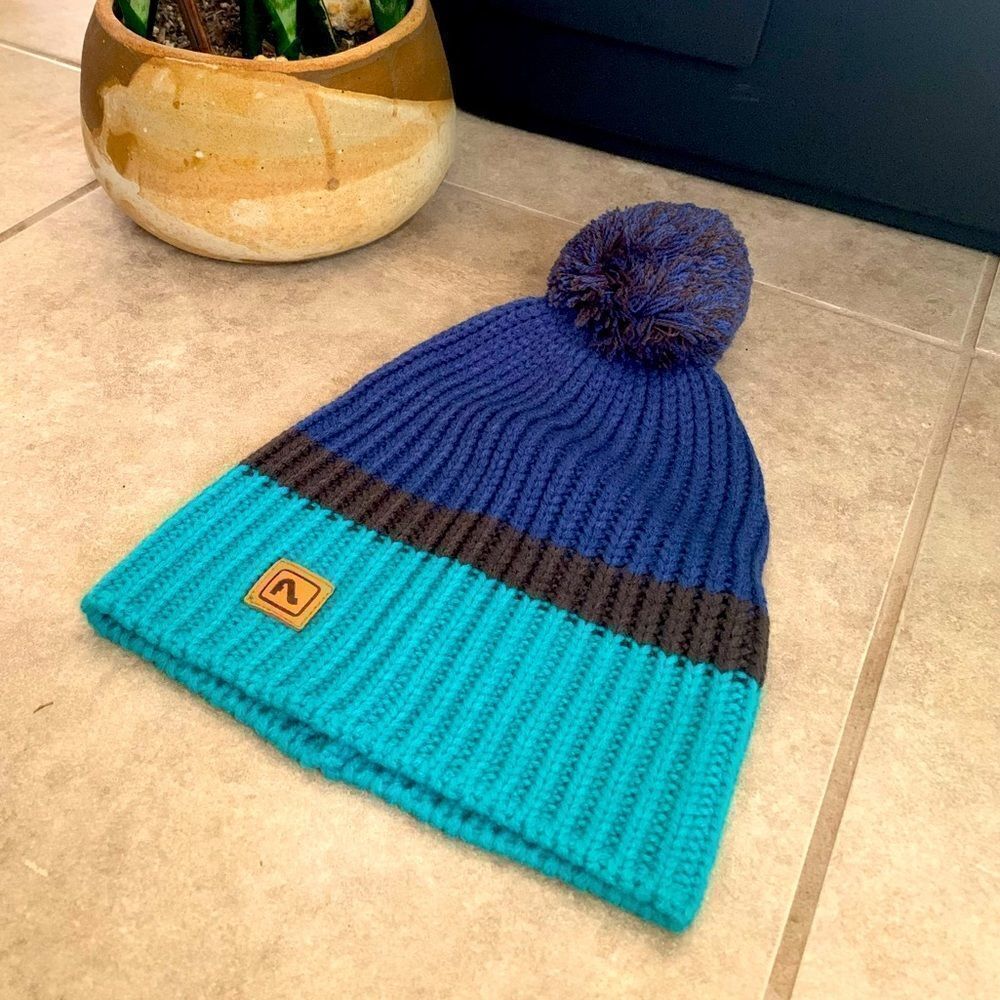 Flylow Barracuda Winter Puff Ball Beanie Blue NEW